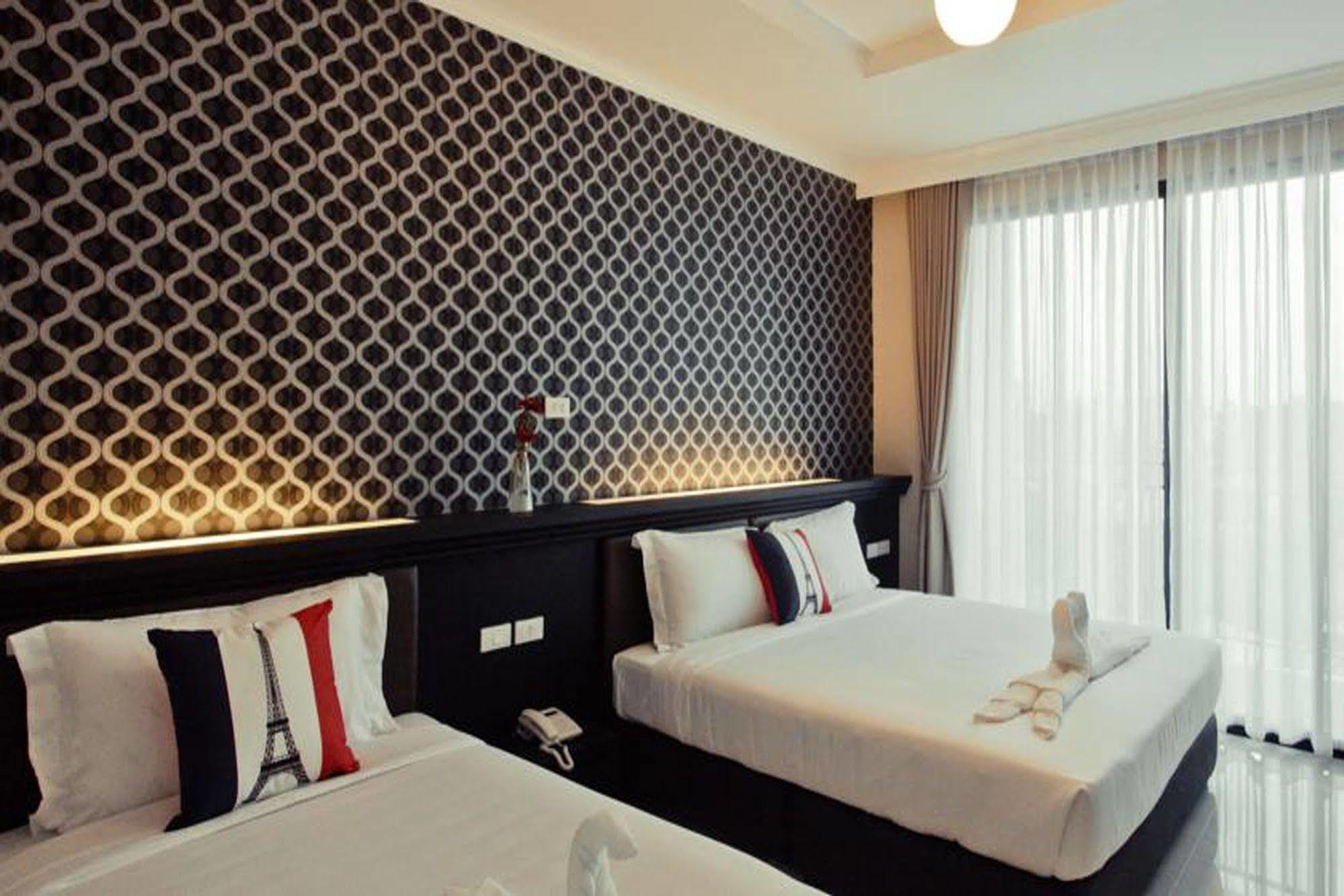 The Proud Hotel Убон Ратчатани Екстериор снимка